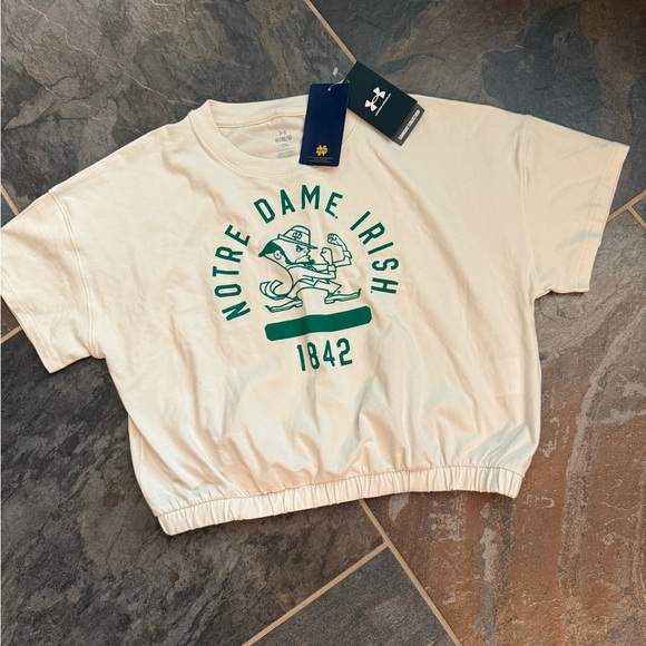NWT Women’s Under Armour Cream and Green Notre Dame Tee - Picture 1 of 7